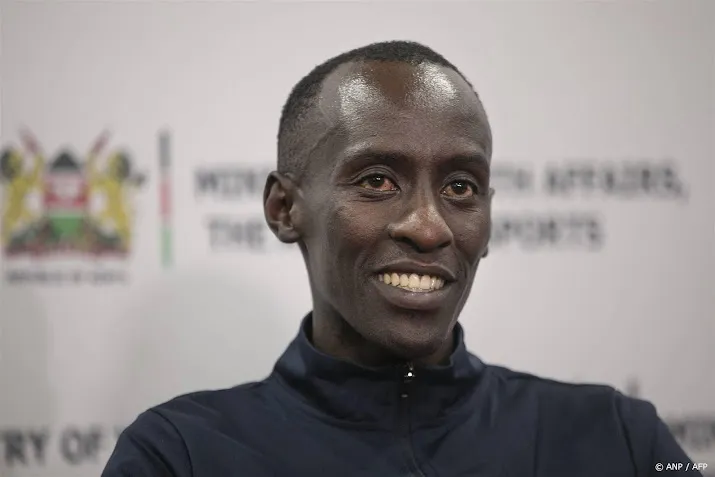 marathonloper kiptum gokt op marathon onder twee uur in rotterdam