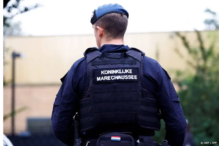 marechaussee houdt duo aan voor betrokkenheid bij mensensmokkel