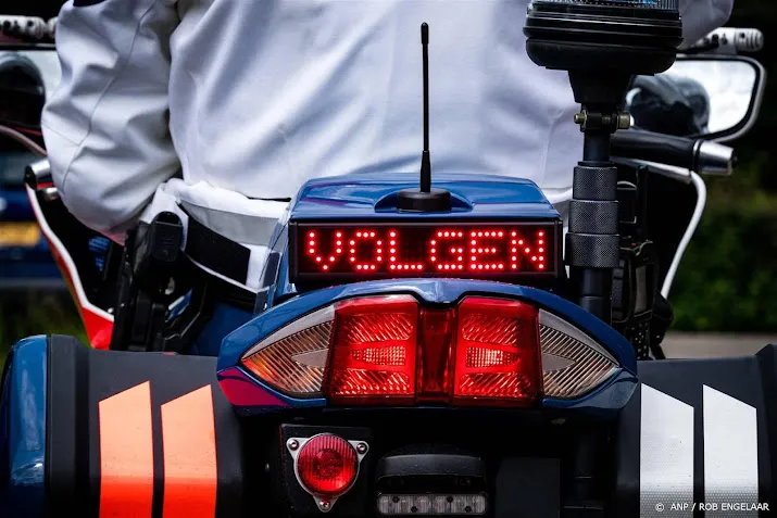 marechaussee houdt man aan die syriers in zijn auto vervoerde