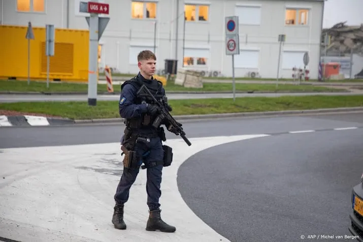 marechaussee vindt niets in vliegtuig na bommelding
