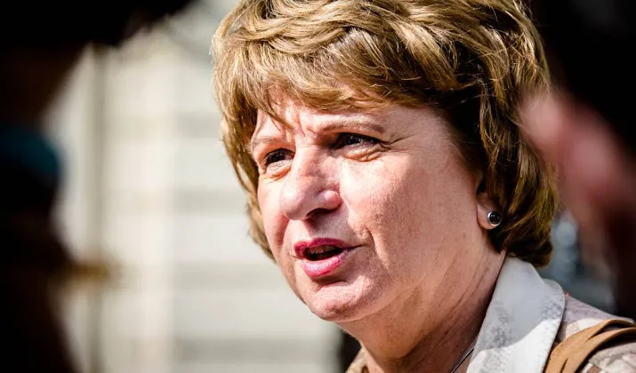 mariette hamer houdt toezicht bij tu eindhoven