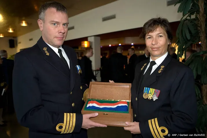 marine benoemt eerste vrouwelijke commandeur