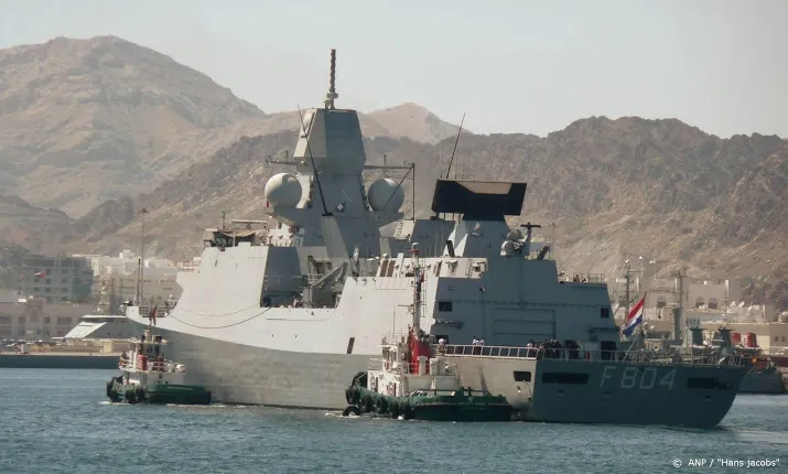 marineschip de ruyter naar de perzische golf