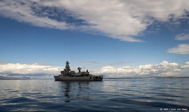marineschip kan niet uitvaren door coronabesmetting