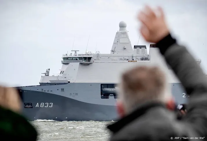 marineschip karel doorman onderweg naar cariben