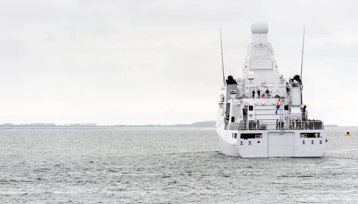 marineschip onderschept 857 kilo drugs
