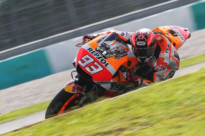 marquez blijft trouw aan honda