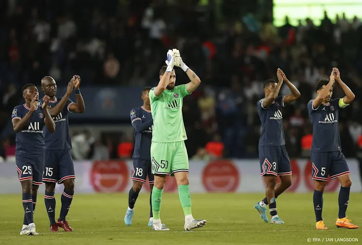 marseille stelt kampioenschap paris saint germain nog even uit