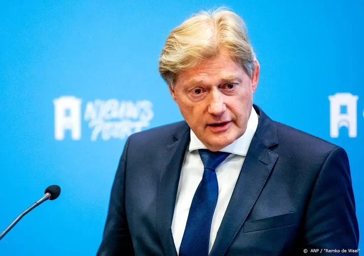 martin van rijn volgt tijdelijk bruins op als minister