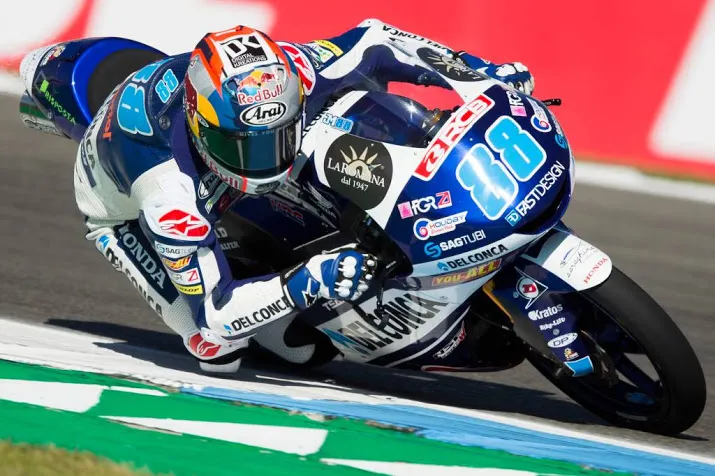 martin zet pole om in zege in moto3