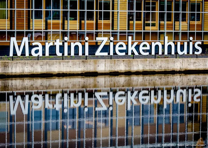 martini ziekenhuis groningen zwaait eerste coronapatient uit