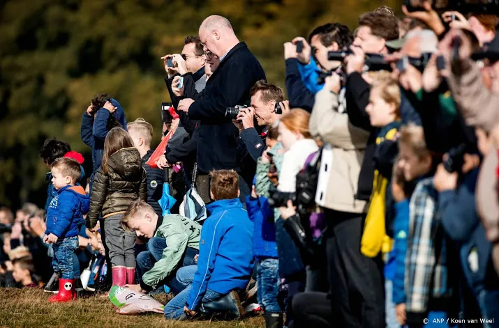 massale toeloop naar luchtlandingen ede