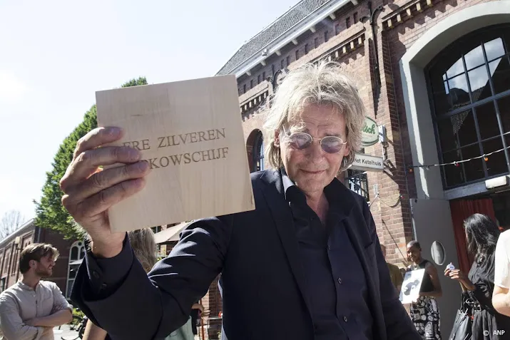 matthijs van nieuwkerk mag ere zilveren nipkowschijf houden