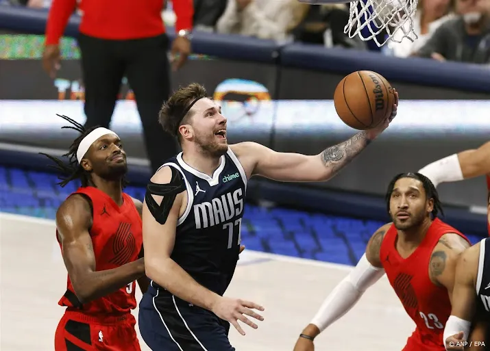 mavericks verliezen ondanks terugkeer doncic van lakers