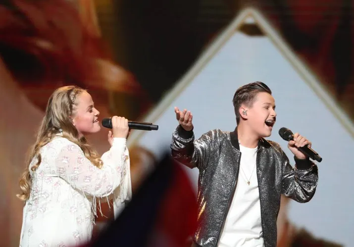 max anne dertiende op junior songfestival