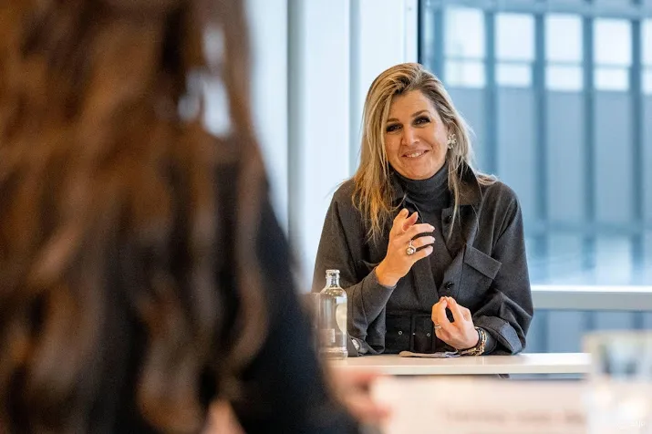 maxima krijgt speciale postzegel voor 50e verjaardag