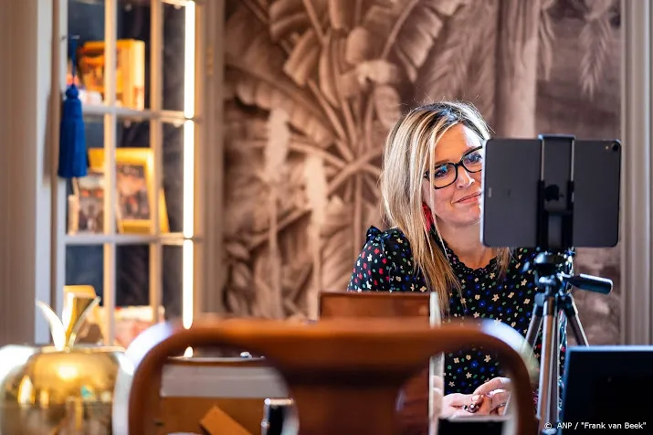maxima opent met dochters digitale kleedjesmarkt