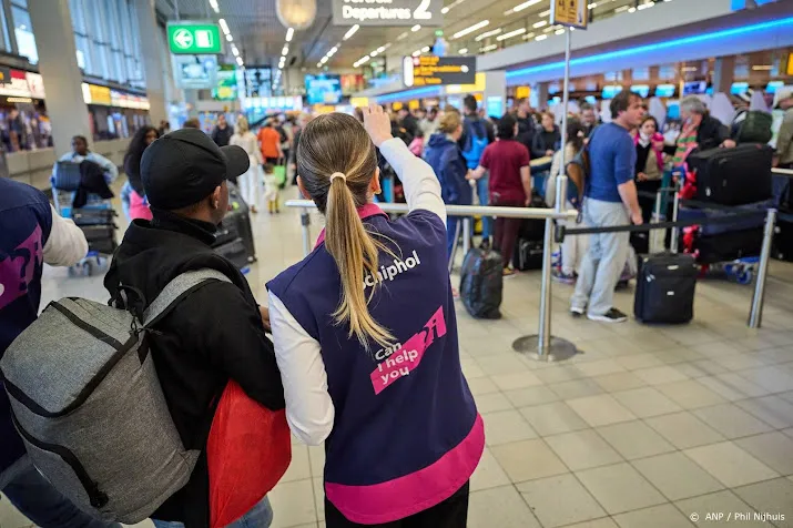 maximaal aantal reizigers en minder vluchten op schiphol in zomer