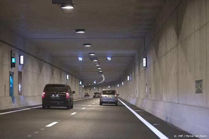 maximumsnelheid in beneluxtunnel tijdelijk omlaag