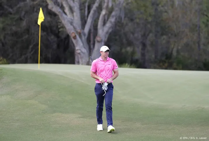 mcilroy en thomas golfen in de kleuren van woods