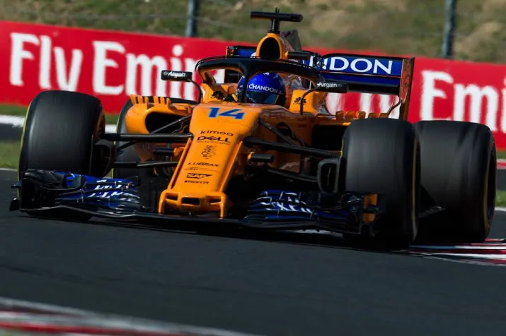 mclaren zet norris in bolide alonso