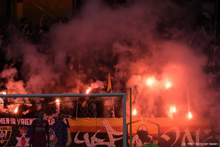 me ingezet na wedstrijd vvv roda jc twee supporters vast