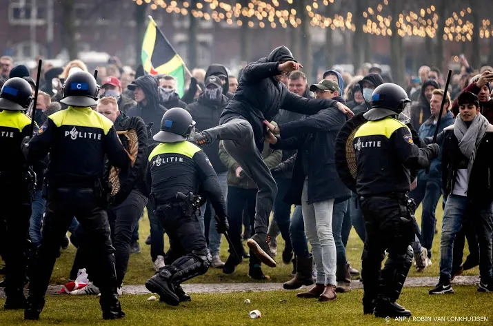 me schopper demonstratie amsterdam aangehouden