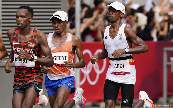 medaillewinnaars nageeye en abdi samen in marathon van rotterdam