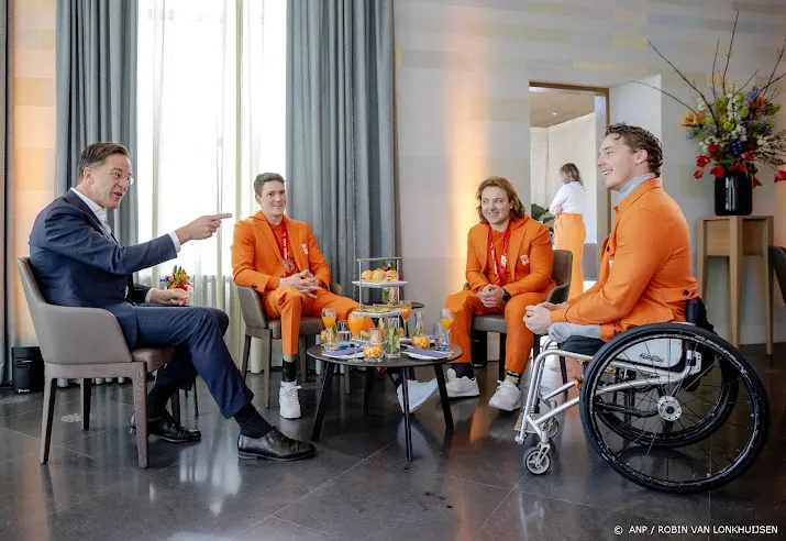 medaillewinnaars paralympische spelen toegesproken door rutte