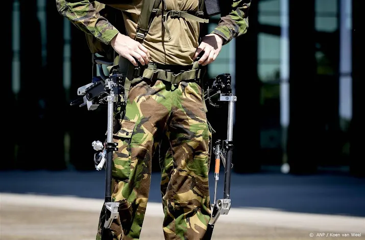 medewerker defensie vast om verkoop militaire kleding marktplaats