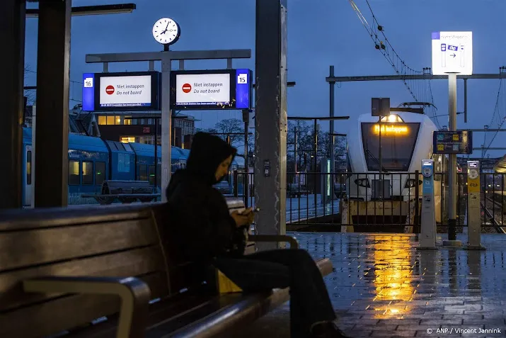 medewerkers arriva staken geen treinen in friesland en groningen