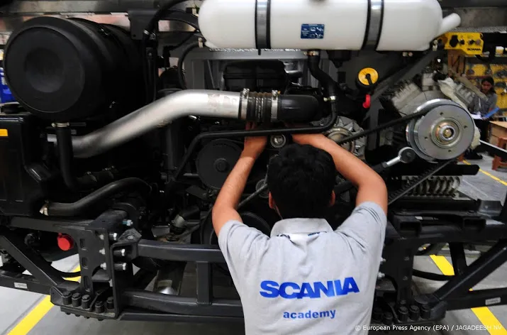 medewerkers scania in zwolle leggen vrijdag werk neer