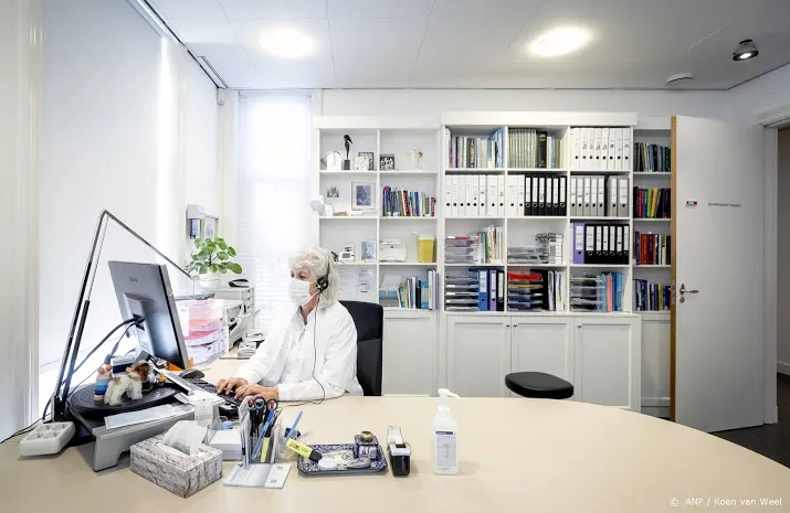 medicijnen voorschrijven zonder patient echt te zien mag langer