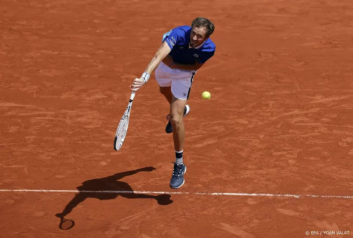 medvedev boekt op roland garros eerste zege dit jaar op gravel