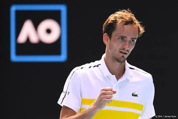 medvedev met moeite naar vierde ronde australian open