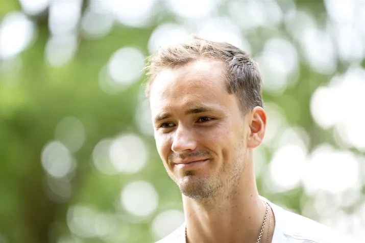 medvedev na vroege exit in parijs met goede energie in rosmalen