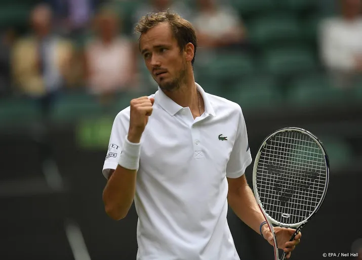 medvedev probleemloos naar derde ronde wimbledon