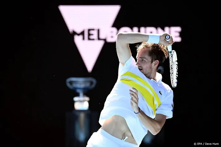 medvedev ten koste van roeblev naar laatste vier in melbourne