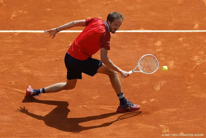 medvedev uitgeschakeld in monte carlo na nieuwe uitbarsting