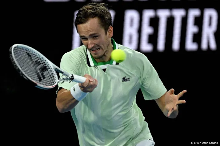 medvedev verslaat kyrgios en is tegenstander van de zandschulp