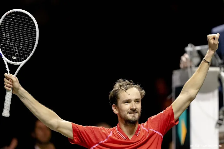 medvedev wint vijftigste editie van tennistoernooi rotterdam