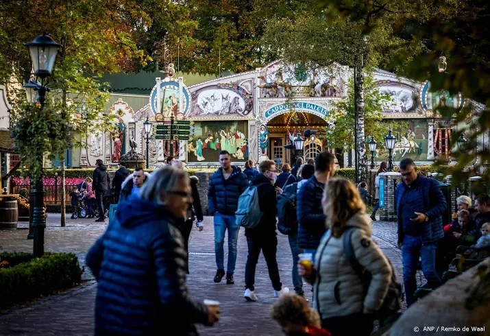 meer bezoekers efteling op laatste dag voor tijdelijke sluiting