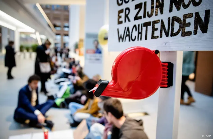 meer dan 27 000 mensen wachten te lang op ggz