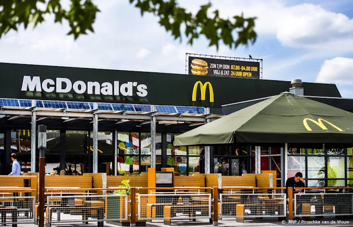 meer eet en drinkgelegenheden maar minder chique restaurants