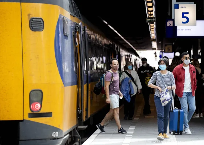 meer mensen nemen trein ns ziet meeste weekendreizigers dit jaar