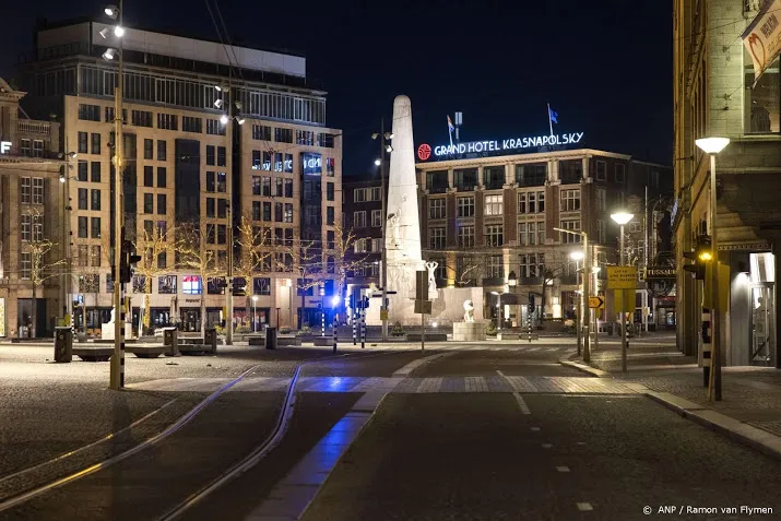 meer mensen op straat na 22 00 uur vooral in de auto