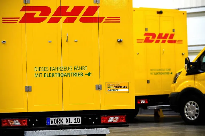 meer pakjes minder brieven bij moeder dhl