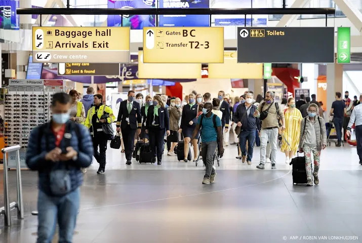 meer passagiers schiphol maar nog lang niet op pre crisisniveau