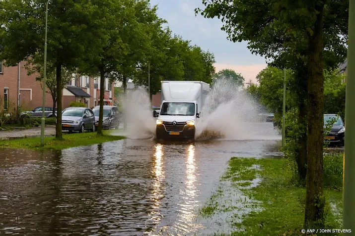 meer regen voor limburg en brabant en nog enkele onweersbuien