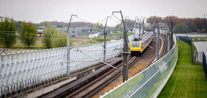 meer reizigers met trein naar parijs